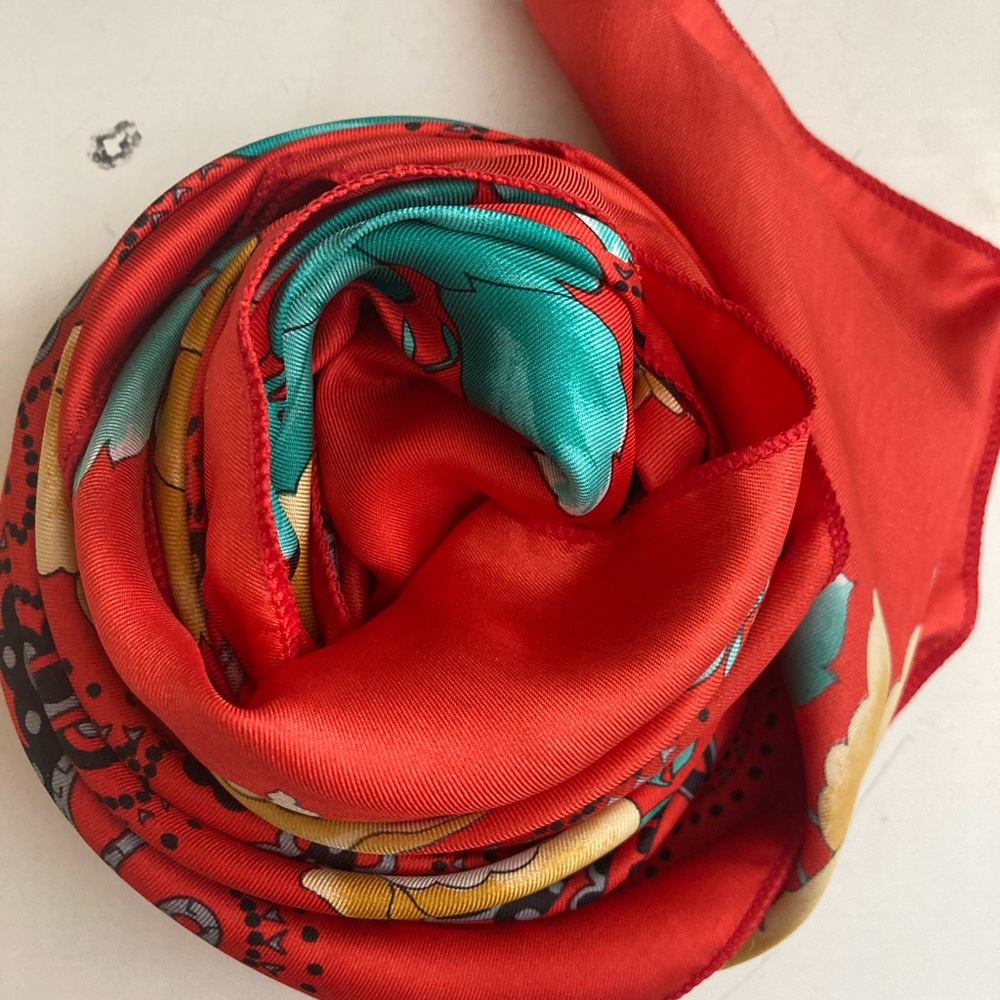 COLOURFUL vintage square scarf - Picture 2 of 9